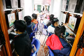 Thư viện lưu động giúp người khiếm thị "đọc" sách 