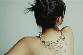 "Điêu khắc" trang sức trên cơ thể