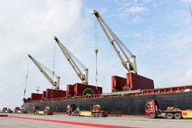 Xuất khẩu lô hàng 12.000 tấn tôn thành phẩm đi châu Âu