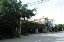 Côn đồ cầm mã tấu chém 5 người bị thương vì hiềm khích trong quán karaoke