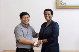 Báo An ninh Thủ đô ủng hộ 30 triệu đồng nhân Ngày Quốc tế Nelson Mandela