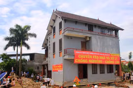 "Thần đèn" di dời biệt thự nặng 800 tấn