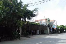 Côn đồ cầm mã tấu chém 5 người bị thương vì hiềm khích trong quán karaoke