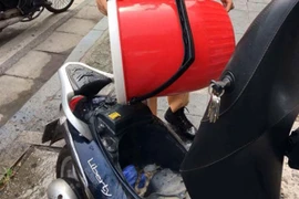 Hà Nội: Xe liberty bất ngờ bốc cháy khi đang chạy 