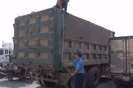 "Cuộc chiến" dẹp xe quá tải cần sự vào cuộc của cả doanh nghiệp