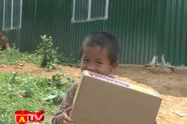 Tặng hơn 160 suất quà cho đồng bào dân tộc có hoàn cảnh khó khăn