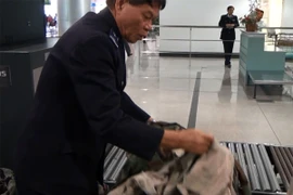 Phát hiện, thu giữ gần 100 bộ quân phục quân đội Mỹ nhập trái phép vào Việt Nam