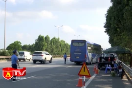 Lập chốt kiểm soát phương tiện vận tải tuyến cố định phòng chống dịch Covid 19
