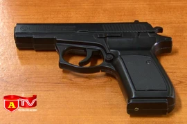 CAQ Long Biên thông tin chính thức về vụ đối tượng nghi cầm súng đánh người