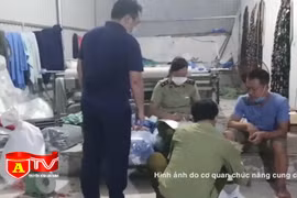 Phát hiện cơ sở sản xuất áo chống nắng có dấu hiệu giả mạo nhãn hiệu
