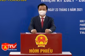 Cử tri hân hoan với ngày hội của non sông