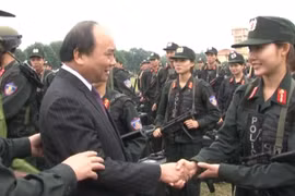 Chúc Tết cán bộ, chiến sĩ trung đoàn CSCĐ Đông Bắc bộ