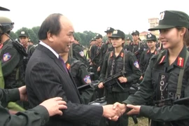 Chúc Tết cán bộ, chiến sĩ trung đoàn CSCĐ Đông Bắc bộ