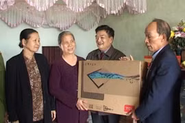 Thăm hỏi, chúc Tết CBCS có hoàn cảnh khó khăn