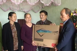 Thăm hỏi, chúc Tết CBCS có hoàn cảnh khó khăn