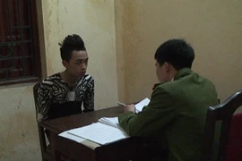 Lừa đảo bạn chat để trộm điện thoại đắt tiền