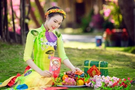 Dương Kim Ánh rạng ngời với áo dài đón Xuân