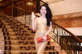 Hoa hậu Huỳnh Thúy Anh đẹp quyến rũ trong dạ tiệc đầu xuân