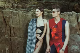 Hồng Quế diện bikini gợi cảm bên Vĩnh Thuỵ đầy phong cách