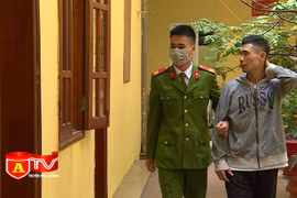 "Ngáo đá"nhầm tưởng bị truy sát, cầm dao chém người 