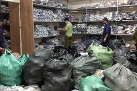 Tạm giữ hơn 3.000 sản phẩm giày, dép giả mạo nhãn hiệu