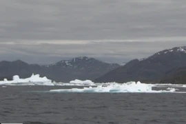 Băng tan trên diện rộng tại Greenland