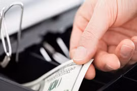 Cả gan trộm tiền của nhà tuyển dụng trong lúc phỏng vấn