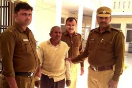 Dùng kẹo dụ bé gái 4 tuổi vào nhà để dâm ô