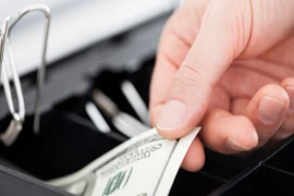 Cả gan trộm tiền của nhà tuyển dụng trong lúc phỏng vấn