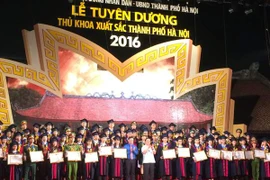 Hà Nội trải thảm đỏ tuyển dụng thủ khoa đại học 