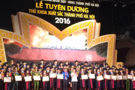 Hà Nội trải thảm đỏ tuyển dụng thủ khoa đại học 