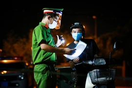 [Ảnh] Hình ảnh không quên về các chiến sĩ công an Thủ đô trong đại dịch