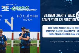 2 người nước ngoài đi bộ 2.000 km từ Hà Nội tới TP. Hồ Chí Minh, gây quỹ ủng hộ trẻ em Việt Nam