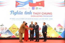 Dấu ấn 65 năm quan hệ Việt Nam – Cuba qua triển lãm “Nghĩa tình thủy chung”