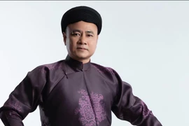  NSND Tự Long biểu diễn tại lễ hội đền Trần Thương