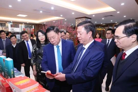 Trưởng Ban Tuyên giáo và Dân vận Trung ương thăm và làm việc với Nhà xuất bản Chính trị quốc gia Sự thật 