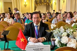 Thứ trưởng Bộ VHTTDL Tạ Quang Đông làm giám khảo cuộc thi piano danh tiếng của Nga