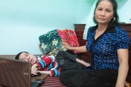 Chàng thi sĩ bại liệt bán sách thơ ủng hộ Quỹ vaccin phòng chống Covid