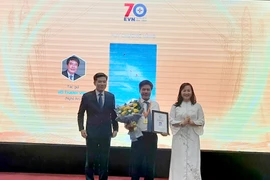 Trao giải cuộc thi ảnh nghệ thuật “EVN - 70 năm đổi mới cùng đất nước”