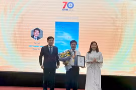 Trao giải cuộc thi ảnh nghệ thuật “EVN - 70 năm đổi mới cùng đất nước”