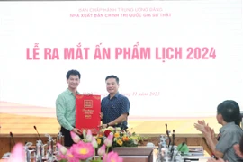 Thưởng thức trọn vẹn Truyện Kiều trên lịch Tết Giáp Thìn 2024