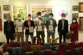 "Phố tím" đoạt giải Nhất cuộc thi sáng tác hội họa "Hoàn Kiếm-60 năm một tình yêu"