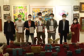 "Phố tím" đoạt giải Nhất cuộc thi sáng tác hội họa "Hoàn Kiếm-60 năm một tình yêu"