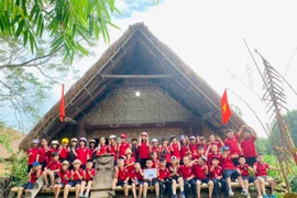 “Về làng trải nghiệm nét văn hóa truyền thống”