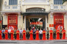 Trao giải cuộc thi ảnh "Hình tượng Người chiến sĩ Công an Thủ đô bản lĩnh, nhân văn, vì Nhân dân phục vụ” 