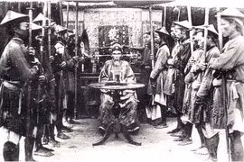 Chuyện thưởng - phạt ở triều Nguyễn (1802 - 1945) 