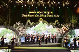 "Non nước Cao Bằng - Xứ sở thần tiên" tại phố đi bộ Hồ Gươm