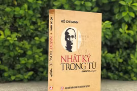 Xuất bản "Nhật ký trong tù" do nhà thơ Quách Tấn phỏng dịch