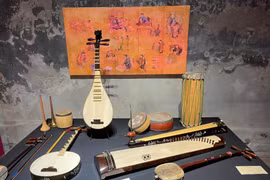 Phố cổ Hà Nội rộn ràng với các hoạt động vào dịp 30/4 và 1/5