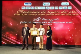 Sinh viên trường Đại học Ngoại thương giành giải Nhất cuộc thi Phóng viên trẻ Pháp ngữ